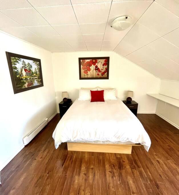 Metabetchouan Les Appartements Du Vieil Edifice מראה חיצוני תמונה