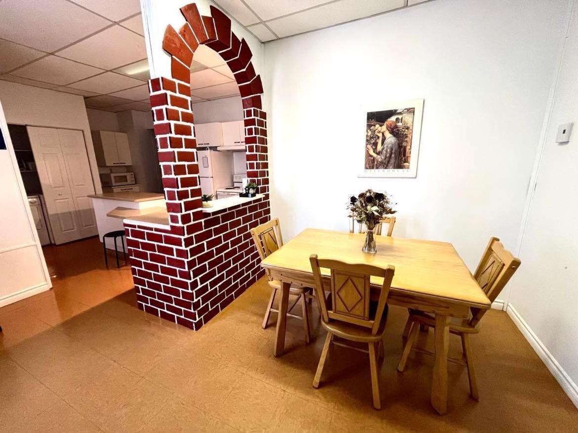 Metabetchouan Les Appartements Du Vieil Edifice מראה חיצוני תמונה